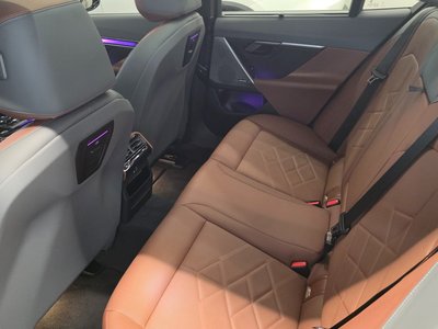 2025 BMW 5 SERIES — миниатюра 11