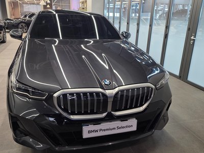 2025 BMW 5 SERIES 照片 2
