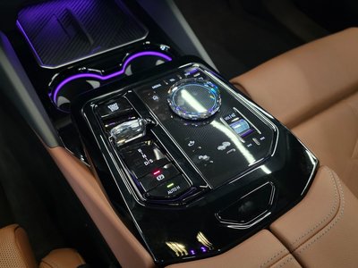 2025 BMW 5 SERIES 照片 9