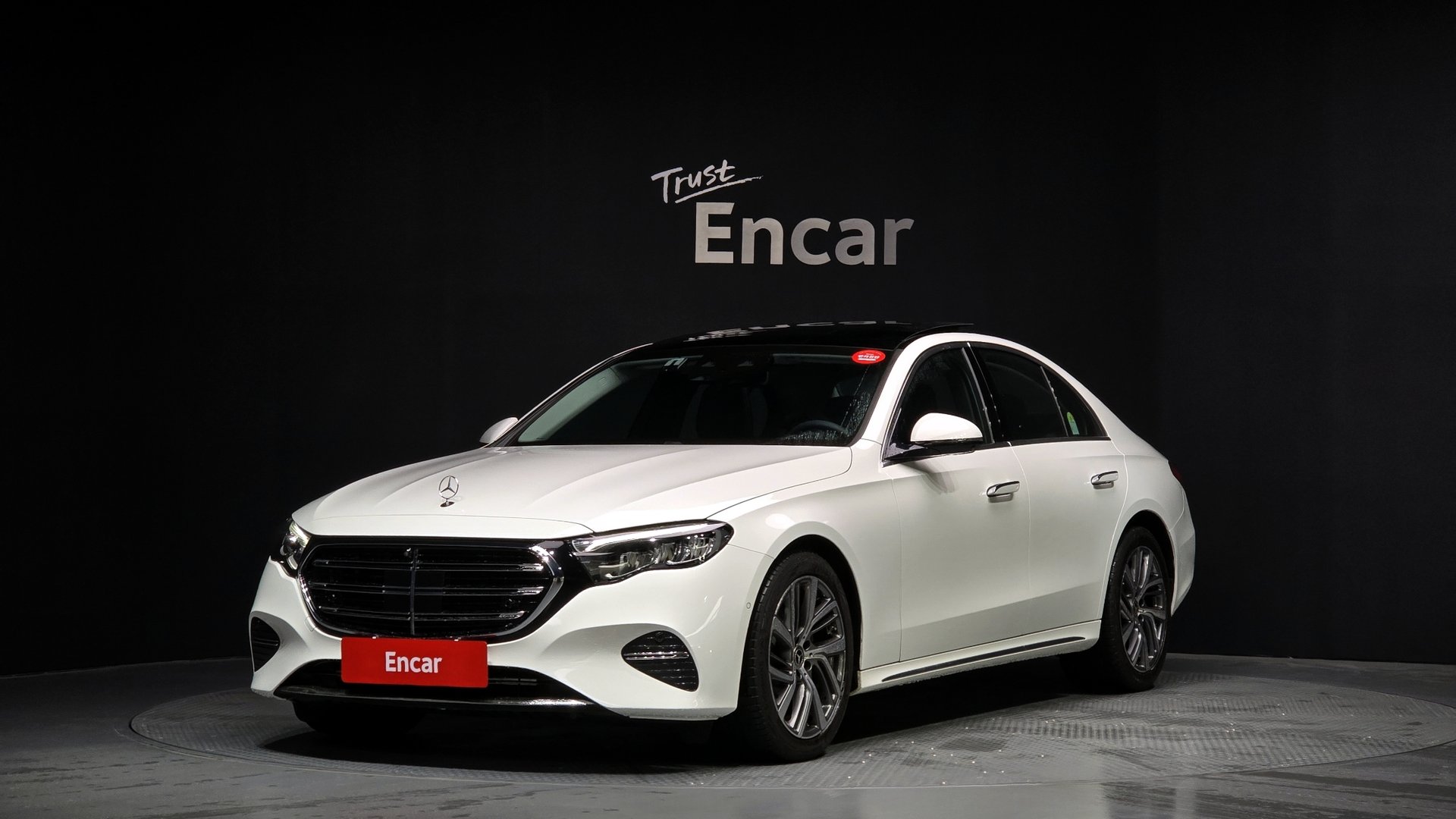 MERCEDES-BENZ E-CLASS - View 1