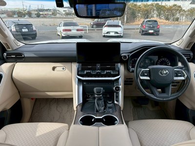 TOYOTA LAND CRUISER 300 - 7