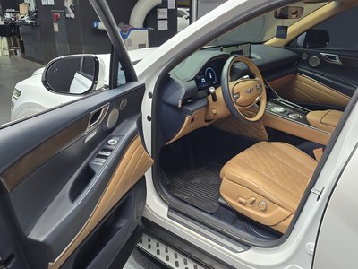 2021 Genesis GV80 thumbnail 13