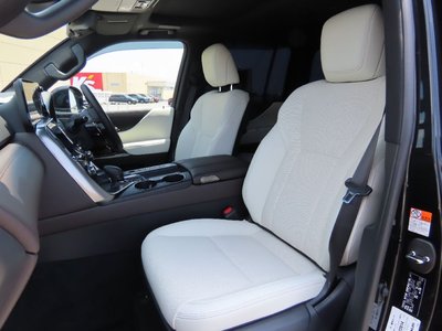 صورة مصغرة 39 لـ 2025 Lexus LX