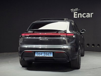 PORSCHE MACAN - 4