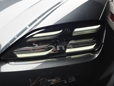 PORSCHE MACAN - 9