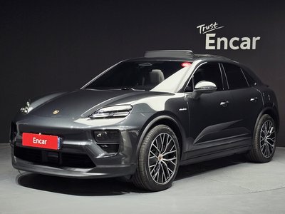PORSCHE MACAN - 1
