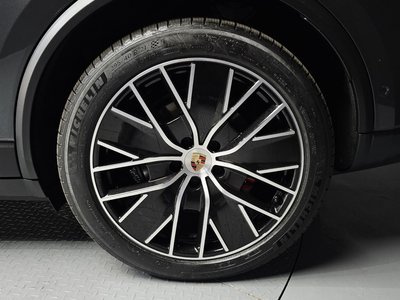 PORSCHE MACAN - 8