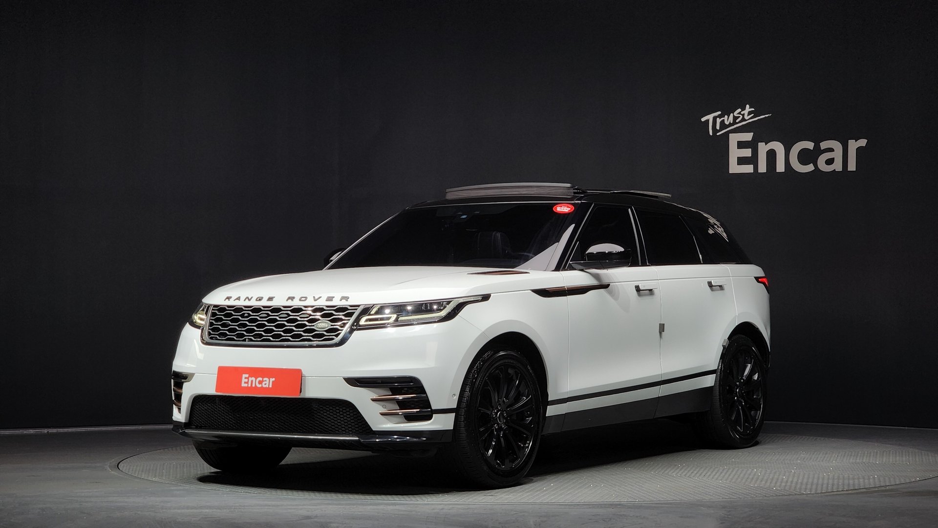 LAND ROVER RANGE ROVER VELAR - View 1