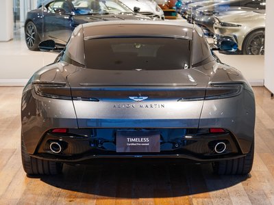 ASTON MARTIN DB12 - 9