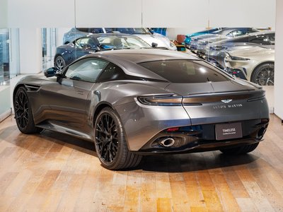 ASTON MARTIN DB12 - 4