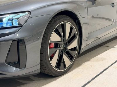 AUDI E-TRON GT - 7