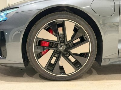 AUDI E-TRON GT - 8