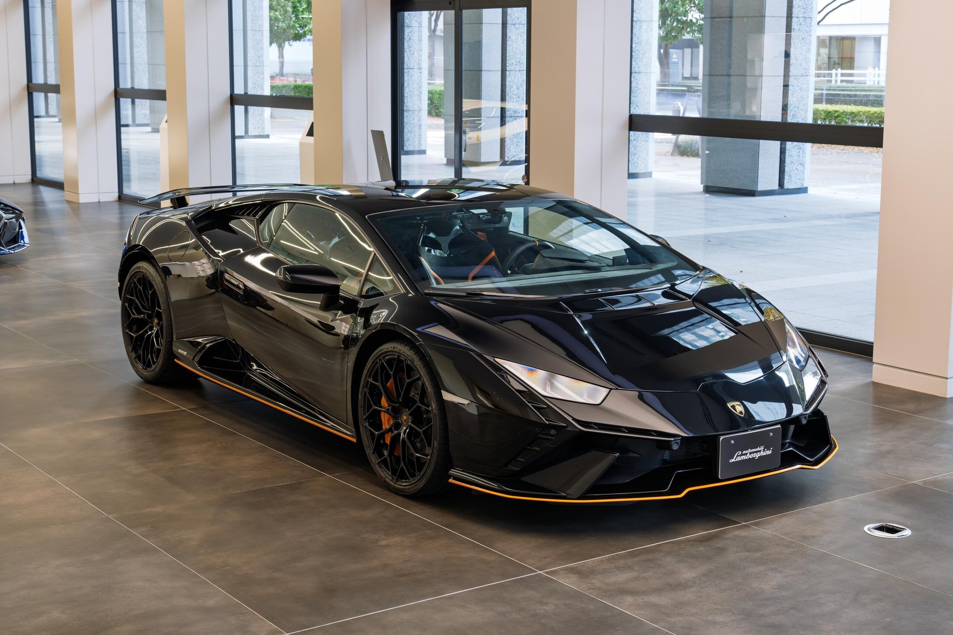 LAMBORGHINI HURACAN - View 1