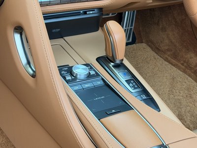 صورة مصغرة 28 لـ 2021 Lexus LC CONVERTIBLE