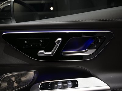 2025 Mercedes-BENZ GLC thumbnail 32