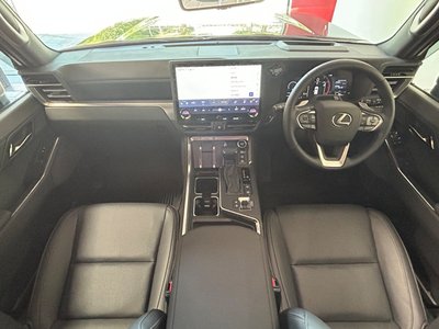 صورة 6 لـ 2025 Lexus GX