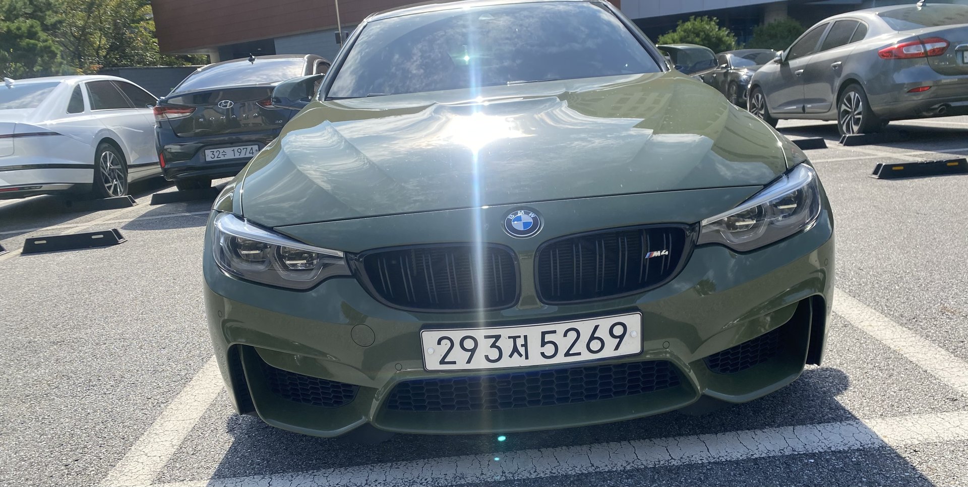 BMW M4 - View 1