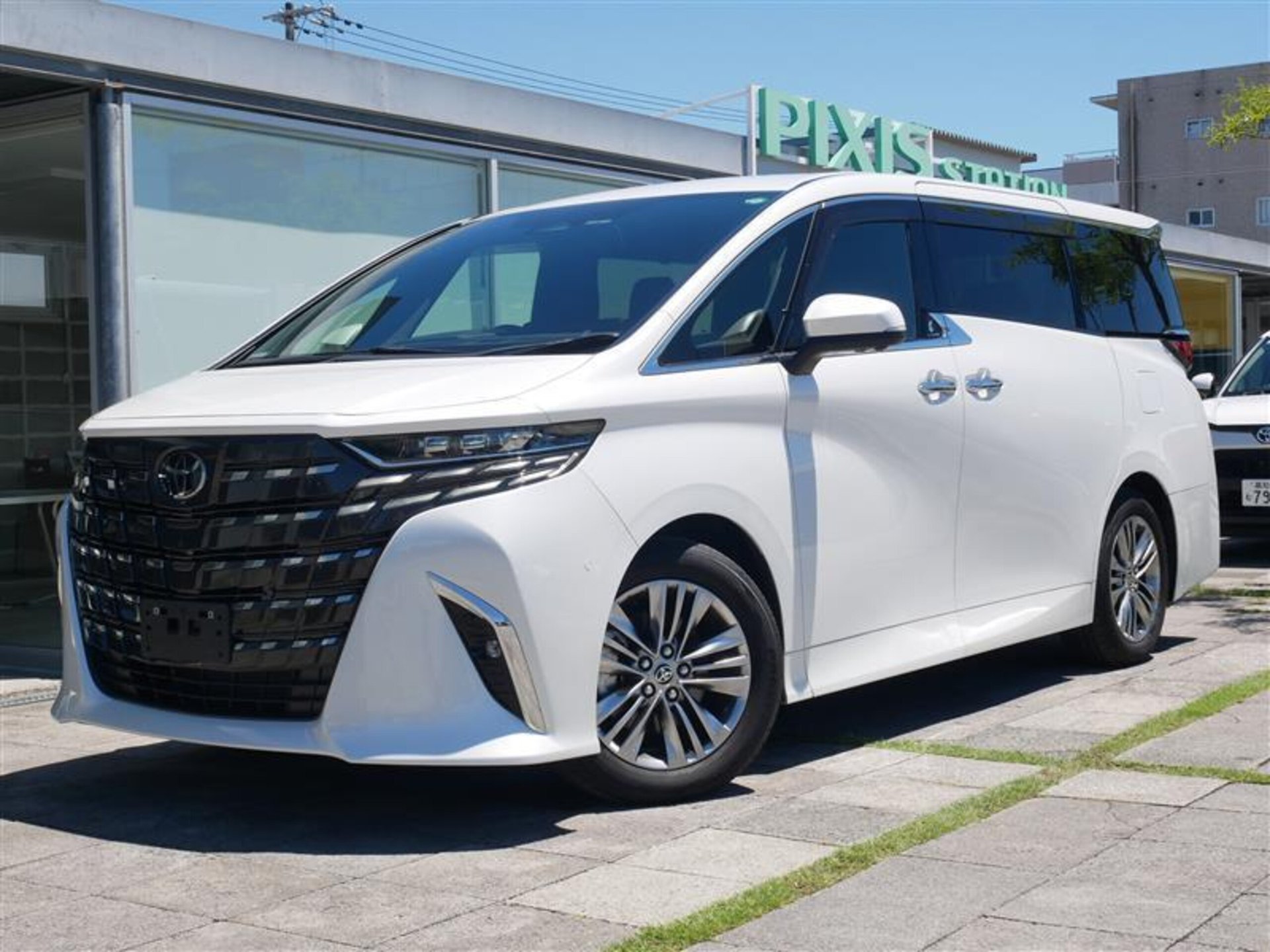 TOYOTA ALPHARD - View 1