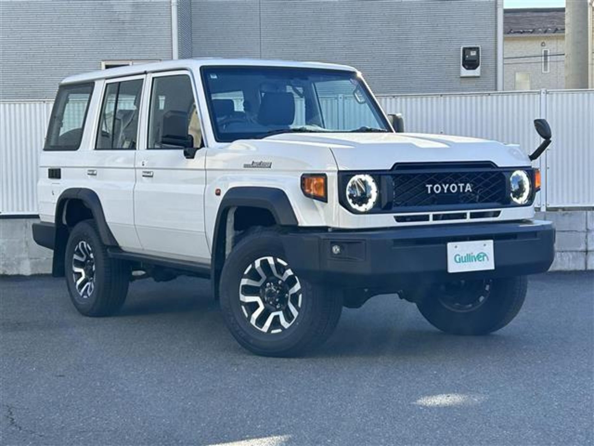 TOYOTA LAND CRUISER 70 - View 1