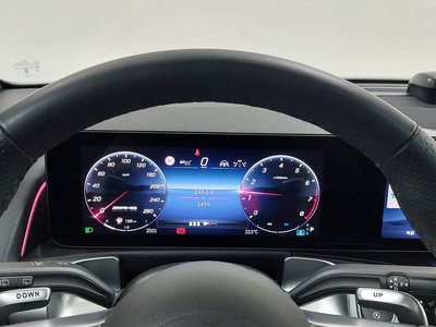 MERCEDES-BENZ GLB - 8