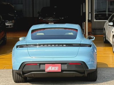 PORSCHE TAYCAN - 8