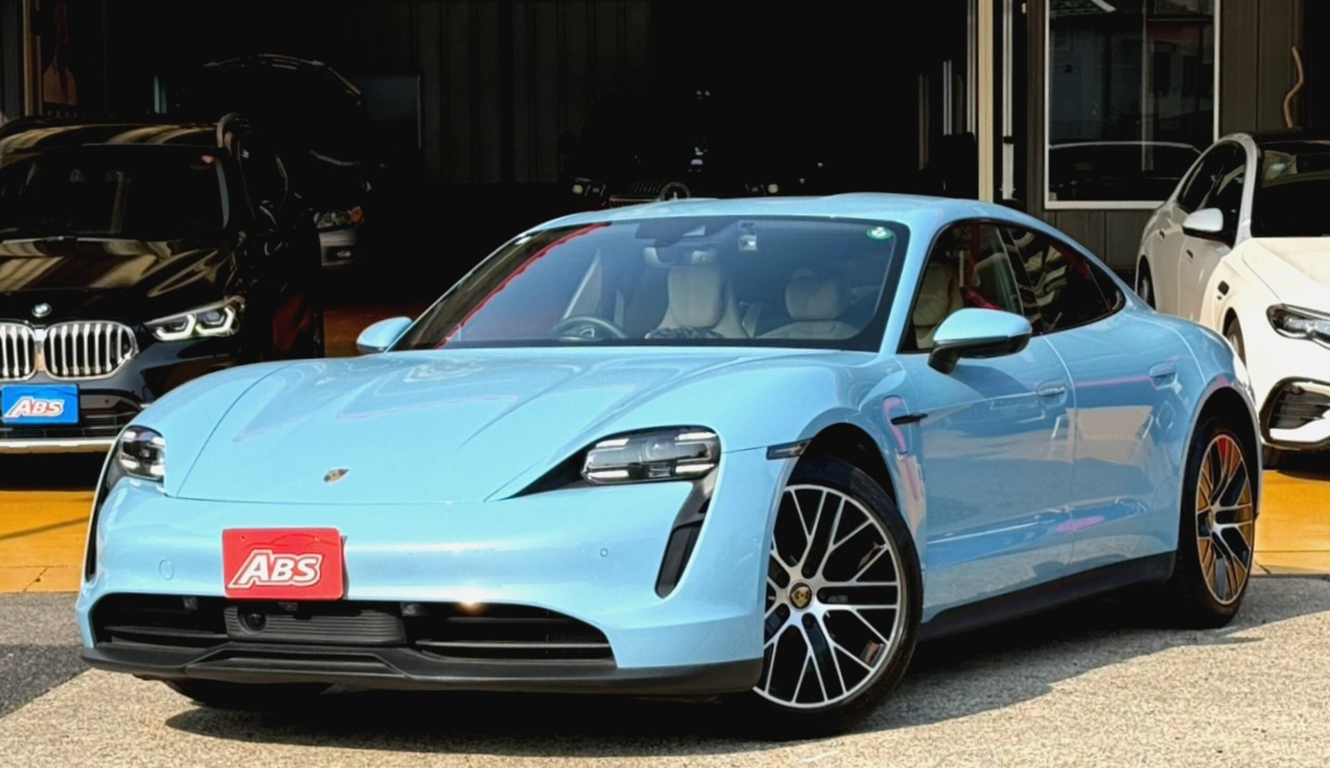 PORSCHE TAYCAN - View 1