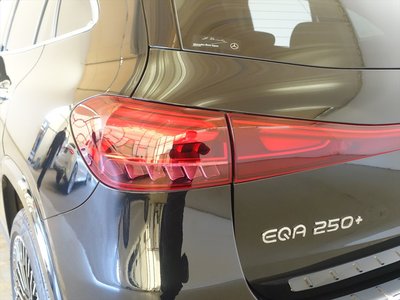 MERCEDES-BENZ EQA - 9