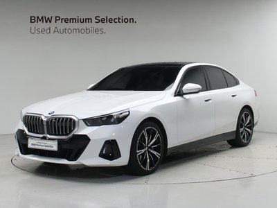 2026 BMW 5 SERIES 照片 1