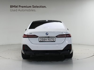 2026 BMW 5 SERIES 照片 2