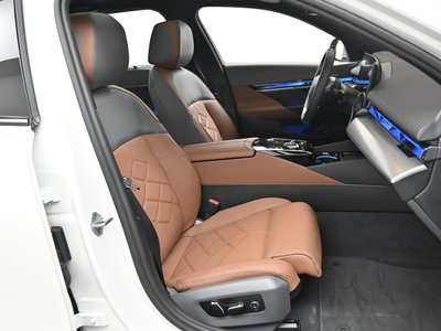 2026 BMW 5 SERIES 照片 10
