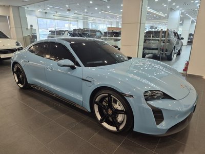 PORSCHE TAYCAN - 10