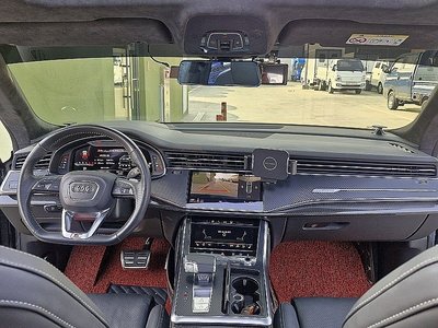 AUDI SQ8 - 5