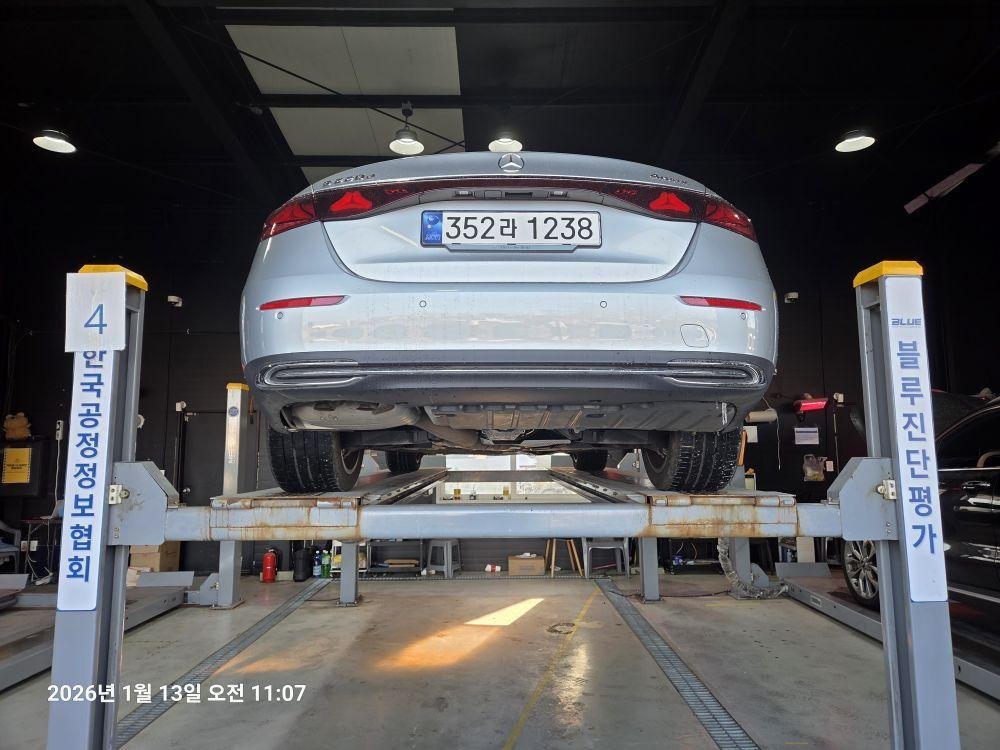 MERCEDES-BENZ E-CLASS - View 1