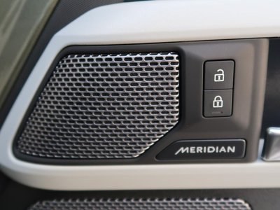 LAND ROVER DEFENDER - 10