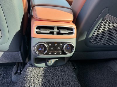 2023 Genesis GV70 — миниатюра 12