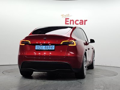 TESLA MODEL Y - 4
