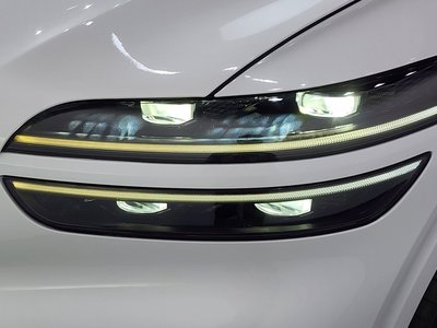 2022 Genesis GV70 photo 9