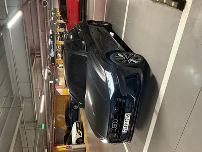 AUDI Q8 - 1