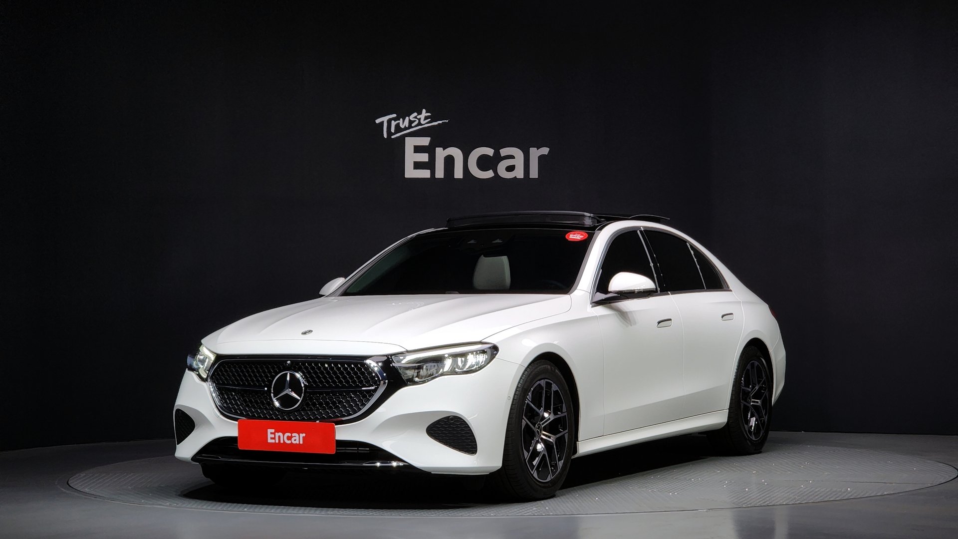 MERCEDES-BENZ E-CLASS - View 1