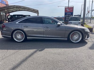 AUDI S8 - 8