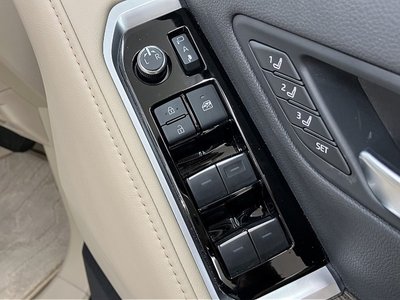 2023 Toyota LAND CRUISER 300 — миниатюра 43