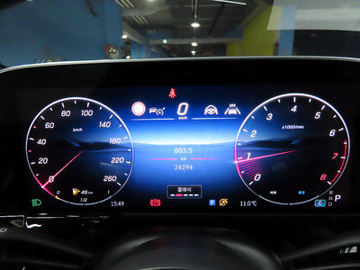 MERCEDES-BENZ E-CLASS - 8