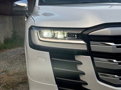 TOYOTA LAND CRUISER 300 - 8