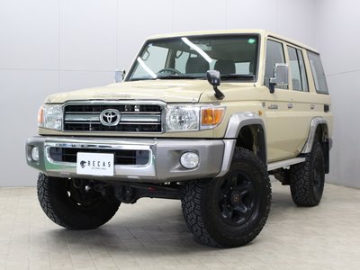 TOYOTA LAND CRUISER 70 - 1