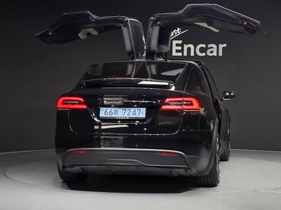 2025 Tesla MODEL X — фото 4