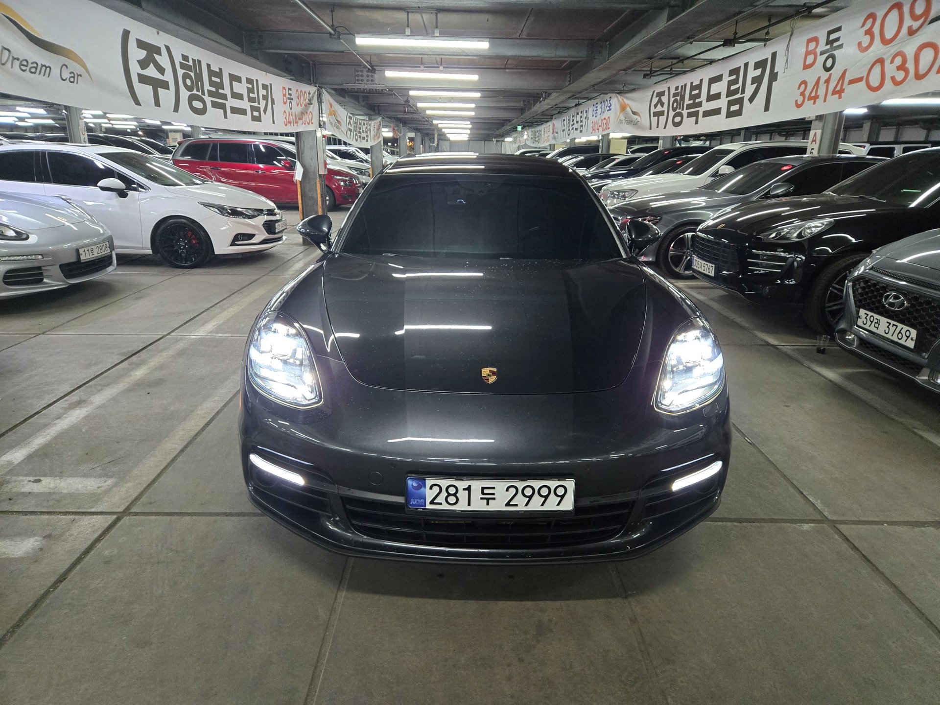 PORSCHE PANAMERA - View 1