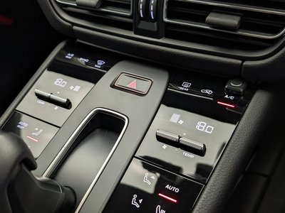 2024 Porsche MACAN thumbnail 18