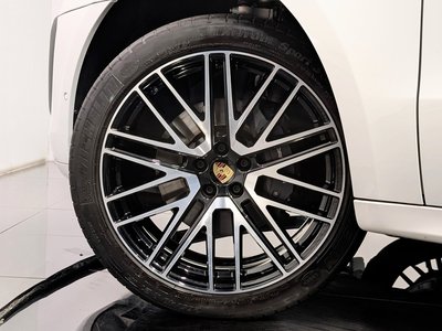 2024 Porsche MACAN thumbnail 12