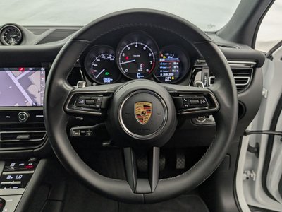 2024 Porsche MACAN thumbnail 16