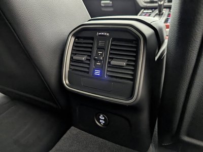 2024 Porsche MACAN thumbnail 36